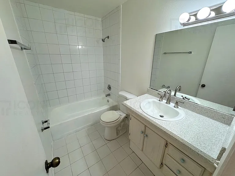 61 SW 34th Ave — Photo 12