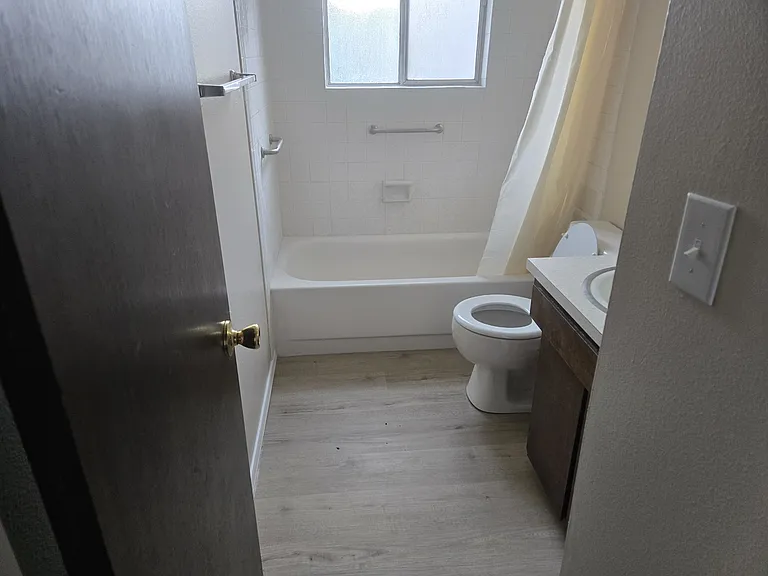 209 Erickson Ave — Photo 7