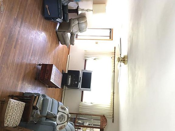 5th image of 4605 Garrett Dr