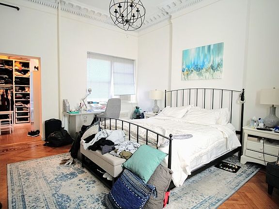 3rd image of 257 W 70th St #B