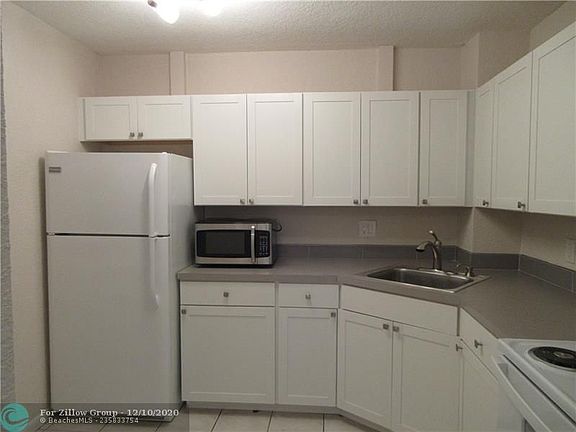 3rd image of 10751 Royal Palm Blvd