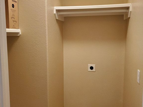 3rd image of 2124 Treasure Oaks Dr