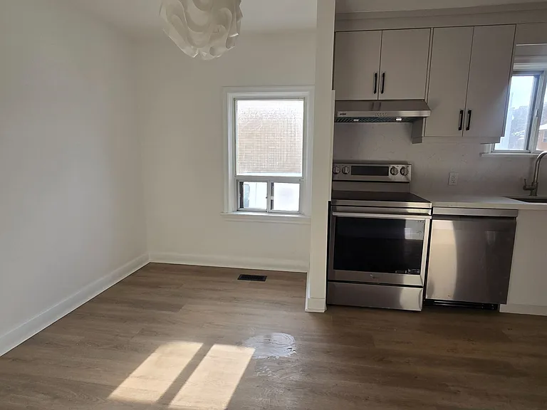 46 Pitt Ave — Photo 9