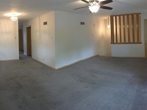 3rd image of 6667 Devonshire Ave #2F