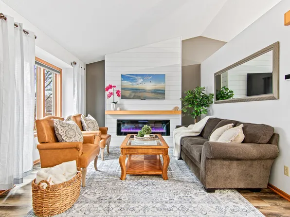 1677 124th Ave NE, Blaine, MN 55449