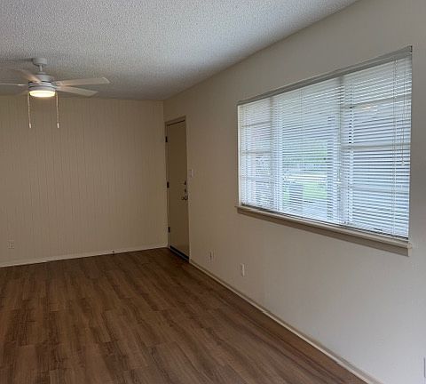 4th image of 8105 Exmoor Dr #A