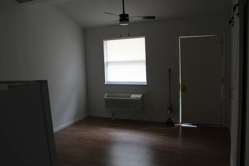 1 bed, 400 sqft, $800 — Photo 2