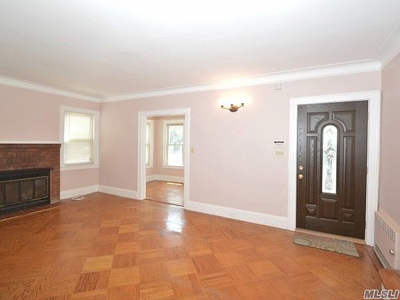 3rd image of 2681 Windsor Ave