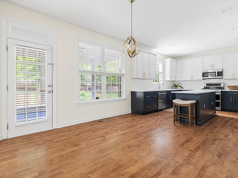511 E Hatterleigh Ave — Photo 12