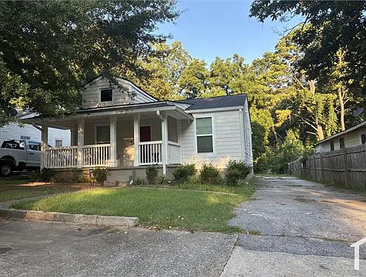 1369 Gault St SE — Photo 3