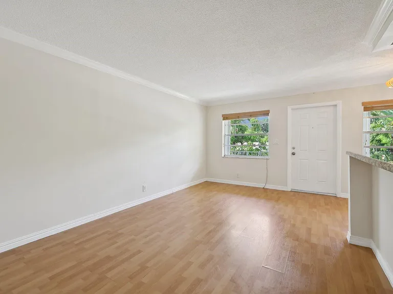 1125 NE 16th Pl #205 — Photo 12