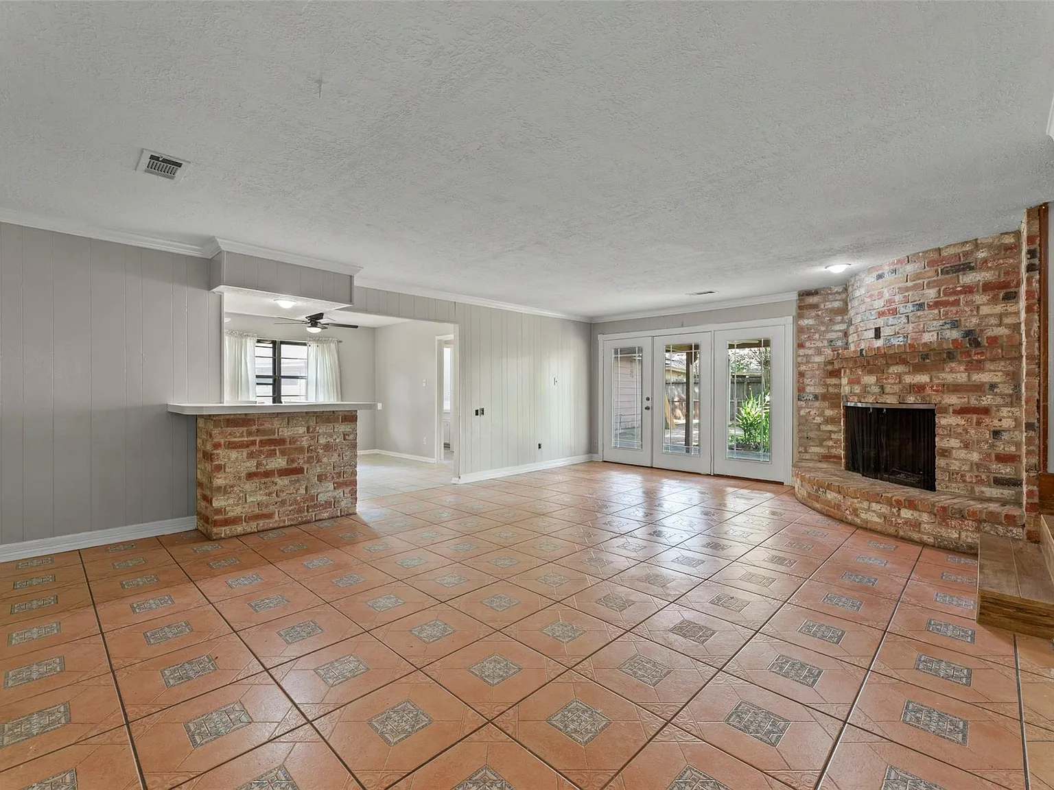 4 bed, 2.5 bath, 3028 sqft, $2,500 — Photo 3