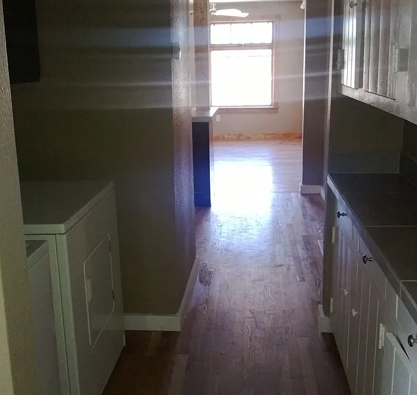 421 1/2 E Coronado Rd — Photo 7