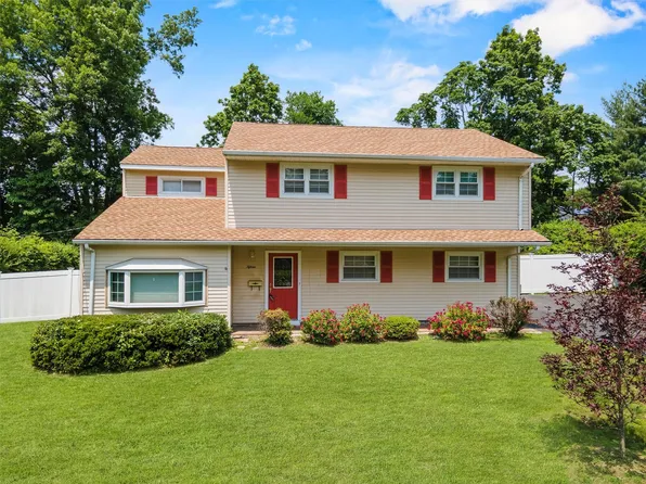 15 Tennyson Drive, Nanuet, NY 10954