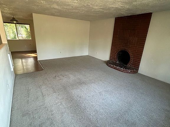 3rd image of 604 NE 148th Ave