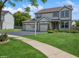 955 S Roxbury Ct, Round Lake, IL 60073