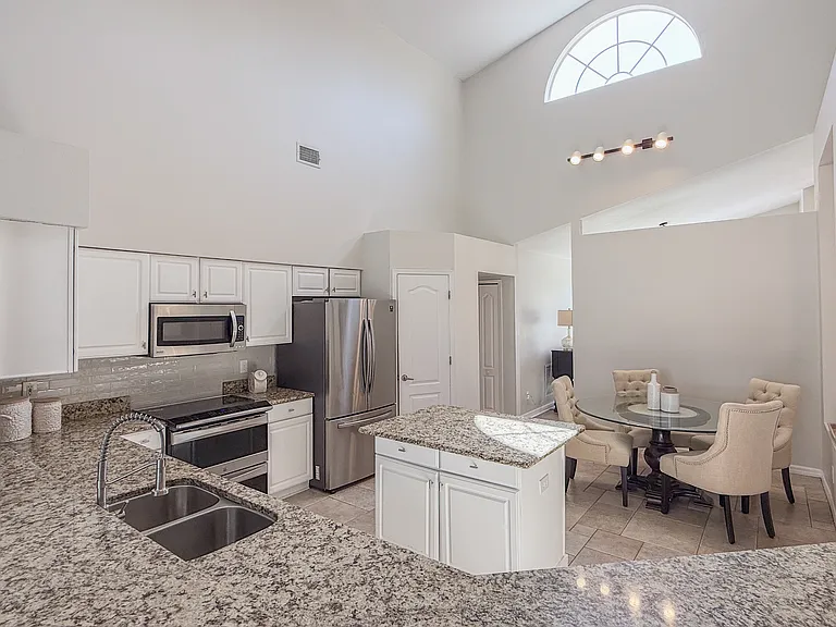 6126 Savoy Cir — Photo 10