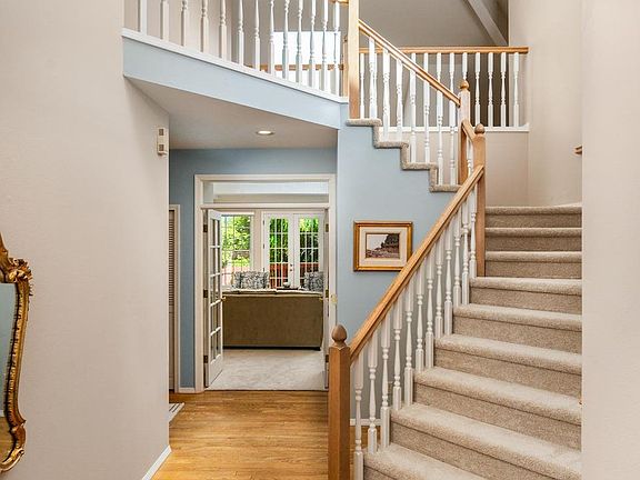 5th image of 2640 Surrey Ln