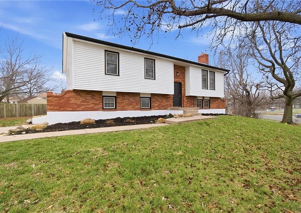 1724 SE 5th Ter, Lees Summit, MO 64063 | Zillow