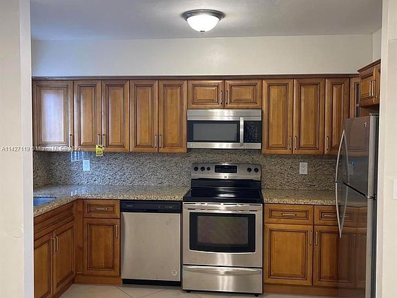 3rd image of 505 NE 20th Ave APT 216
