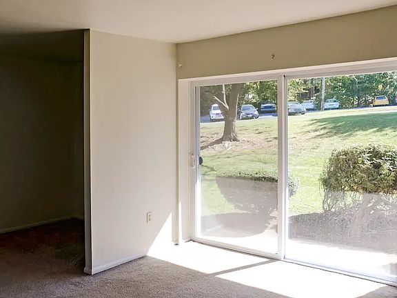 2nd image of 1 Maryland Cir #1