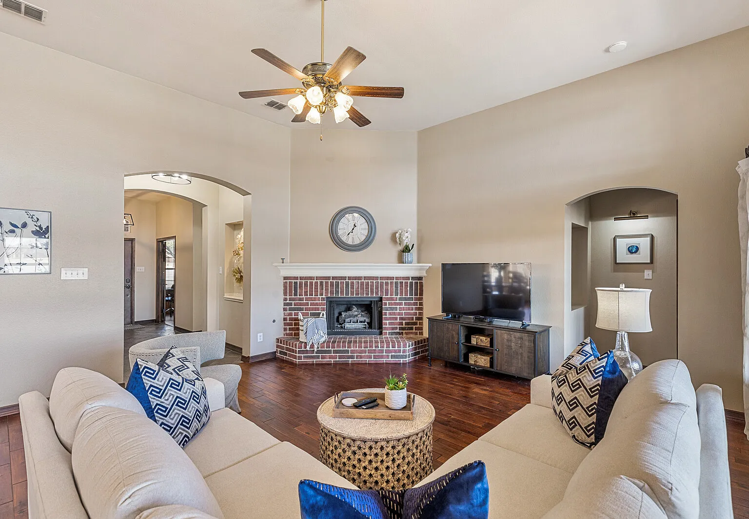3 bed, 2280 sqft, $8,262 — Photo 1