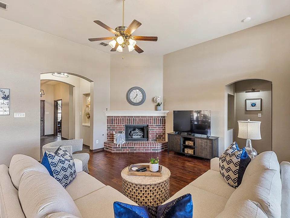 3513 Lake Country Dr
