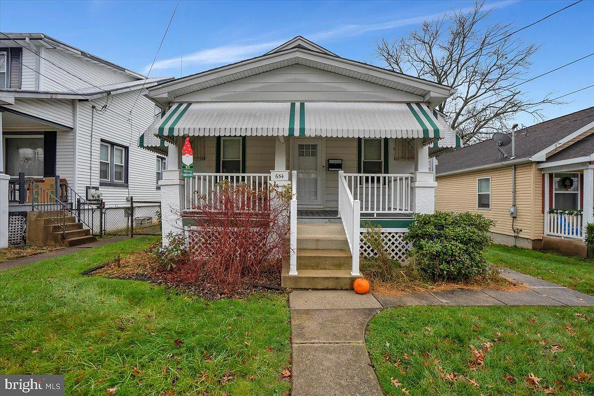 654 N Price St photo 1