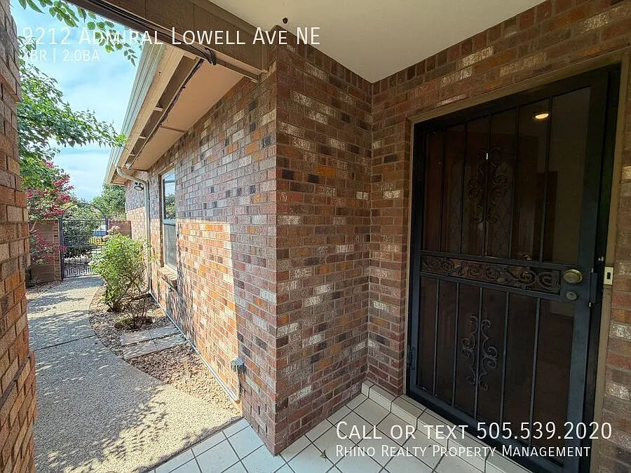 Attractive 3 Bedroom 2 Bathroom Home In The Northeast Heights! — Photo 3