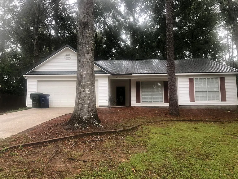 111 Meadow Wood Dr — Photo 1