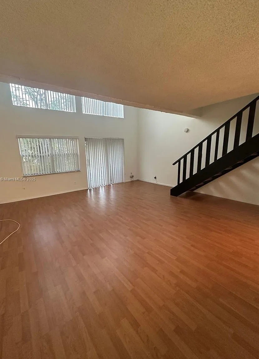 1 bed, 1.5 bath, 982 sqft, $1,800 — Photo 4