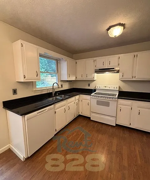 kitchen with side-by-side fridge (ice/water in door), oven/range and dishwasher