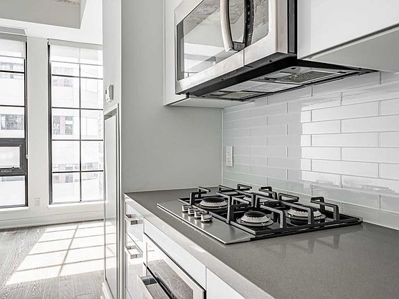 4th image of 608 Richmond St W #604
