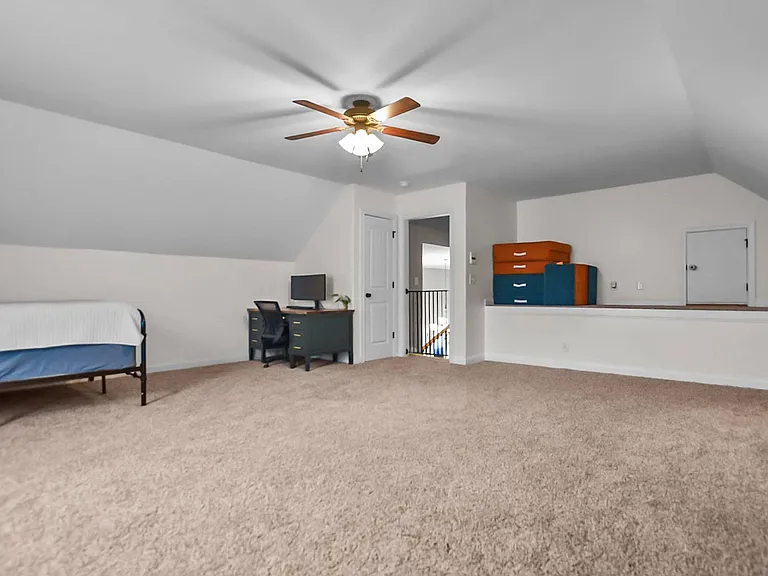 750 Cavalier Dr — Photo 18