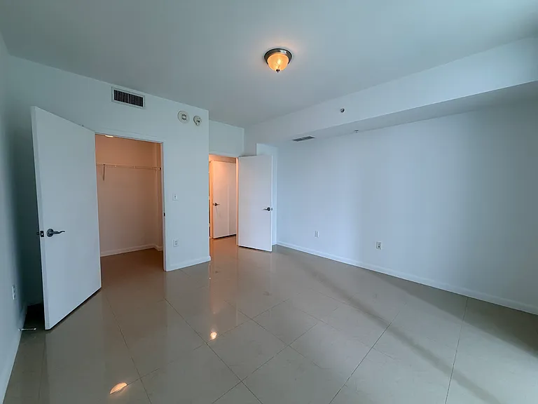 253 NE 2nd St #1006 — Photo 11