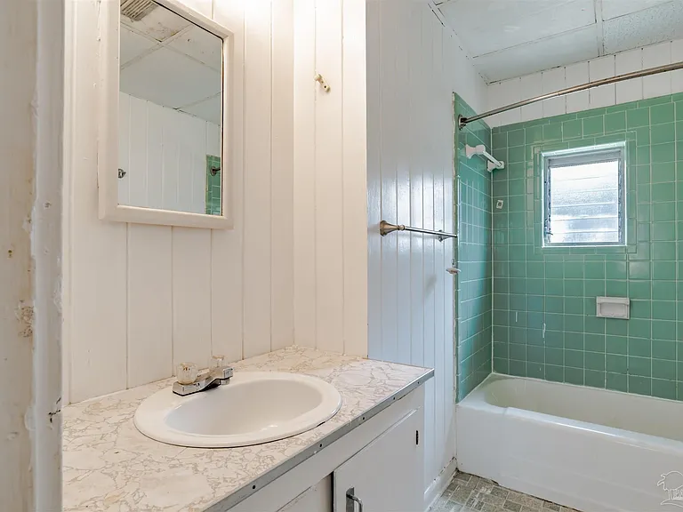 310 Stanley Ave — Photo 34