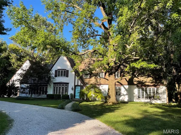 63 Country Club Pl, Belleville, IL 62223