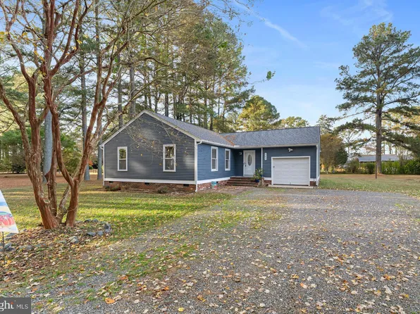 387 N Shore Cir, North, VA 23128