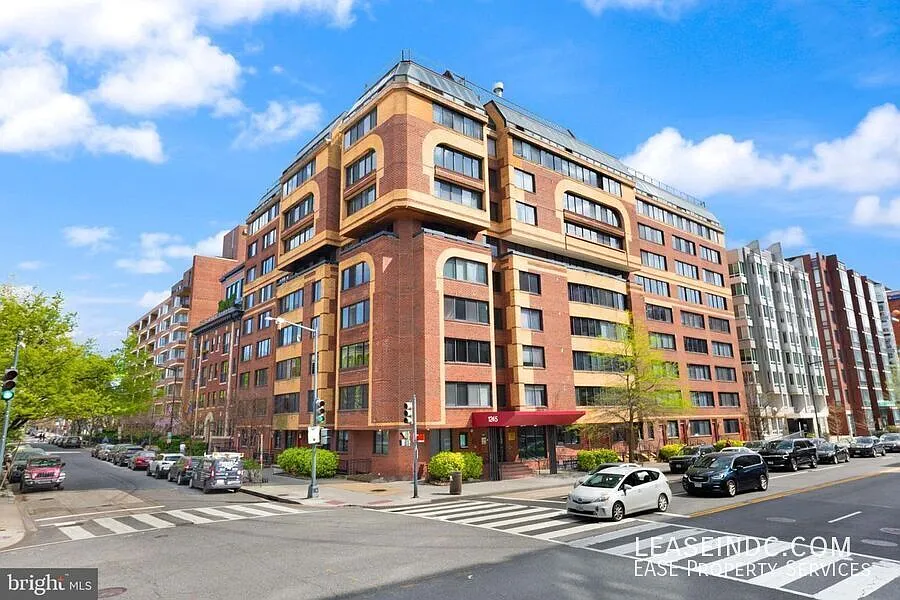 1 bed, 632 sqft, $2,700 — Photo 2