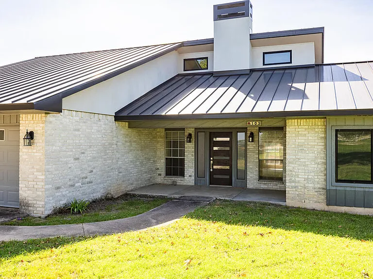 103 Crockett Dr — Photo 4