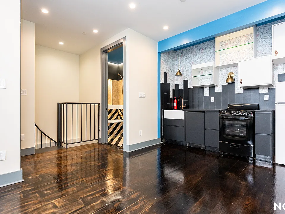 114 Jefferson St #1A
