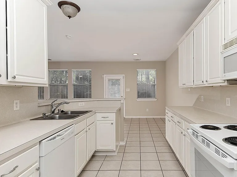 10 Peachridge Pl — Photo 10
