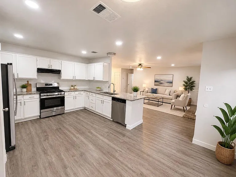 1900 Woodland Dr — Photo 16