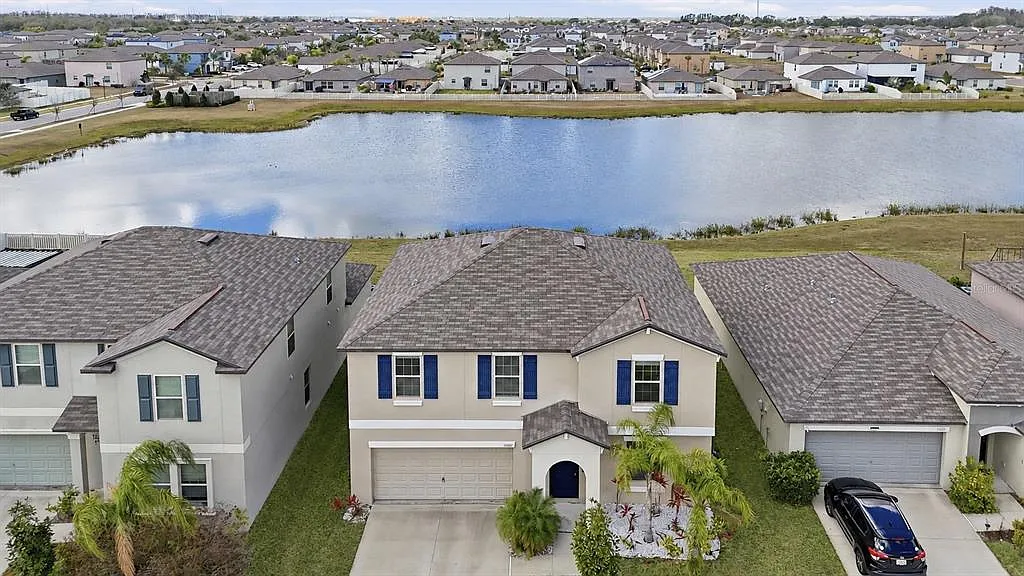 4 bed, 2.5 bath, 2635 sqft, $2,700 — Photo 1