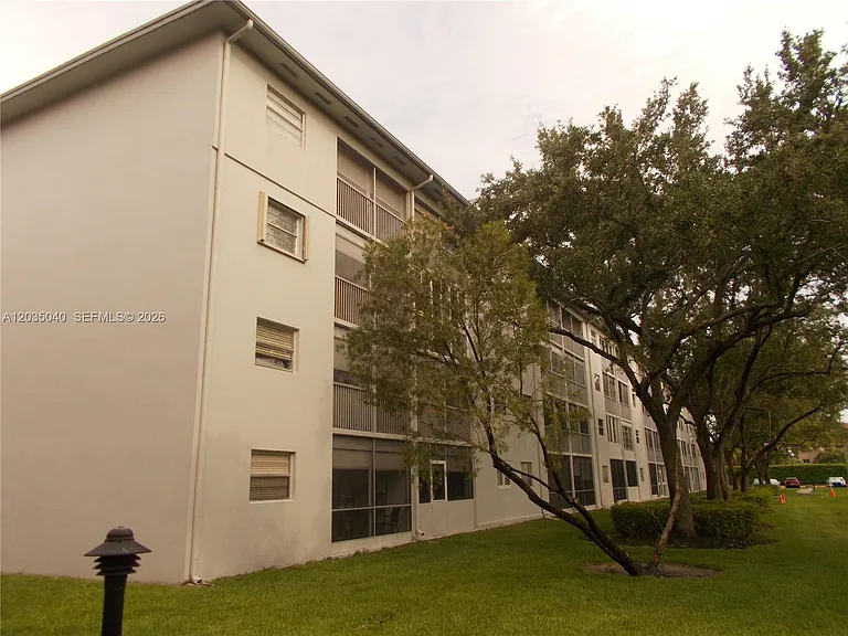 1400 SW 124th Ter #106Q — Photo 37
