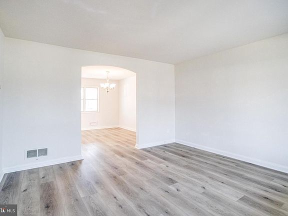 3rd image of 3329 Wallford Dr