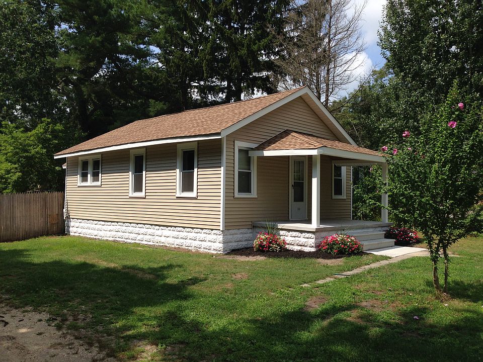 2nd image of 510 W Brook Ln