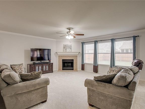 5th image of 303 Highland Park Ln