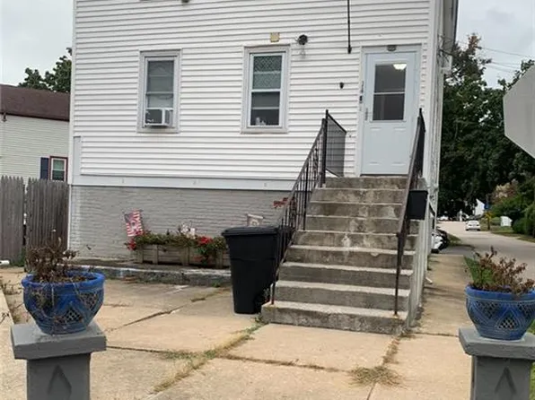 14 Zanfagna St, Johnston, RI 02919