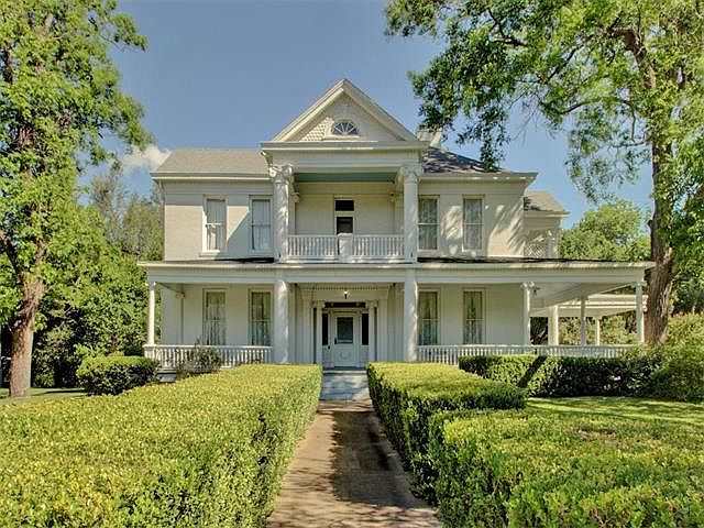 1st image of 1720 W Lake Dr